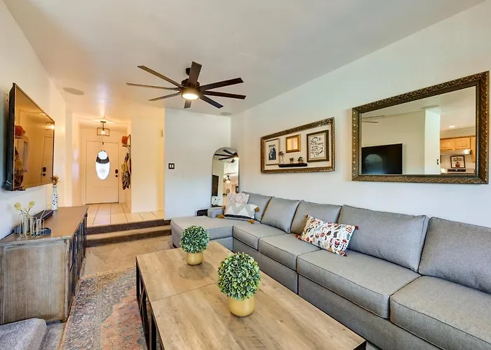 Vacation W/ Private Pool & Patio!
