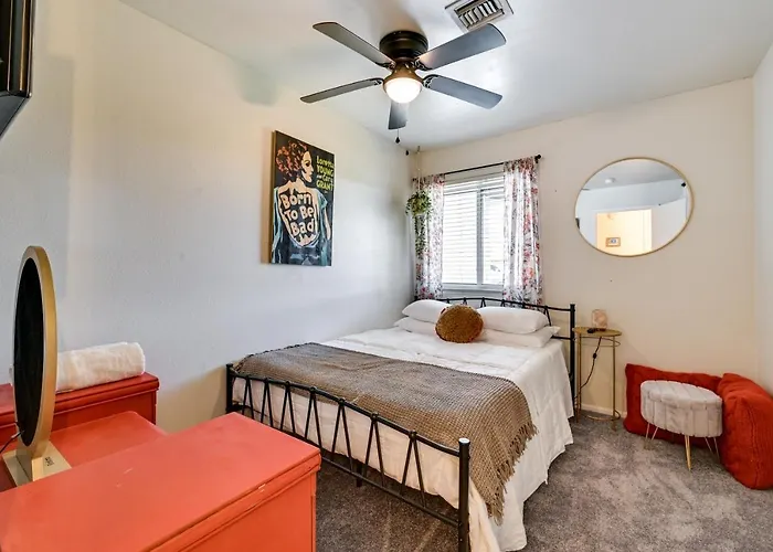 Vacation W/ Private Pool & Patio!