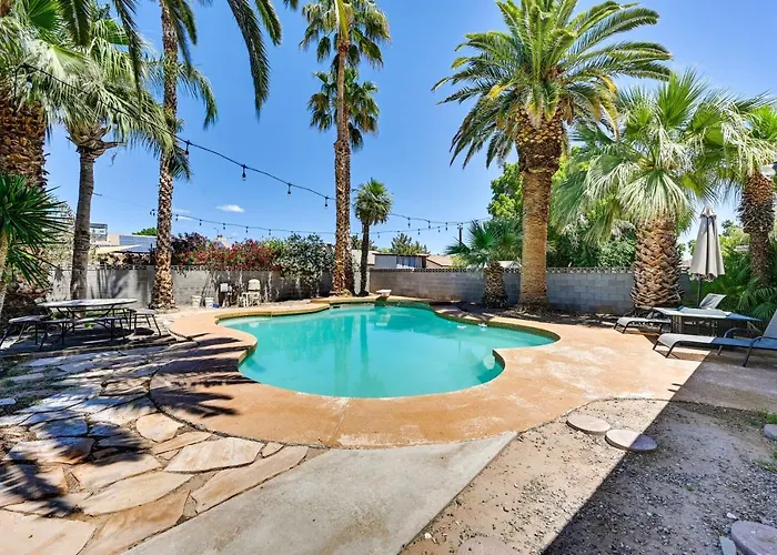 Vacation W/ Private Pool & Patio!